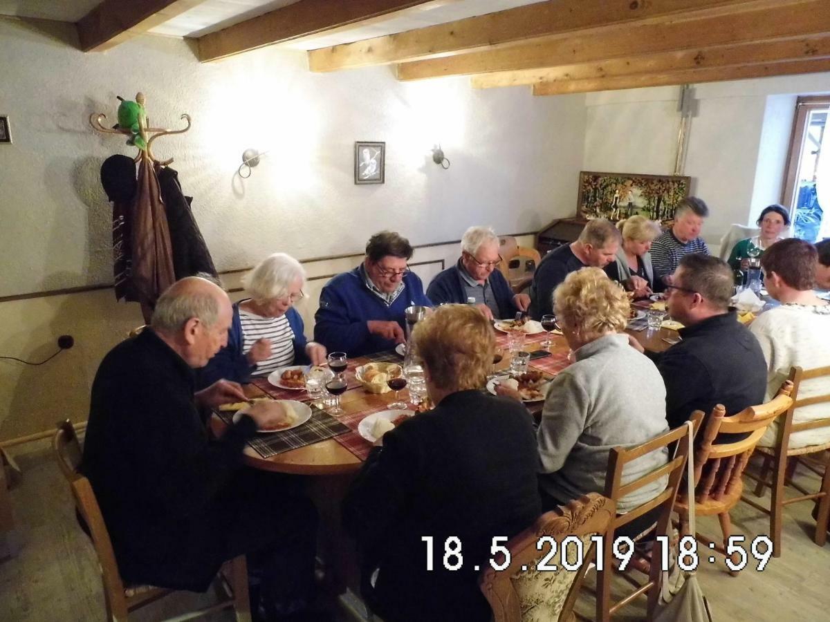 Maison Carmen - Restaurant , Meuble De Tourisme, Appartements Xertigny Eksteriør billede