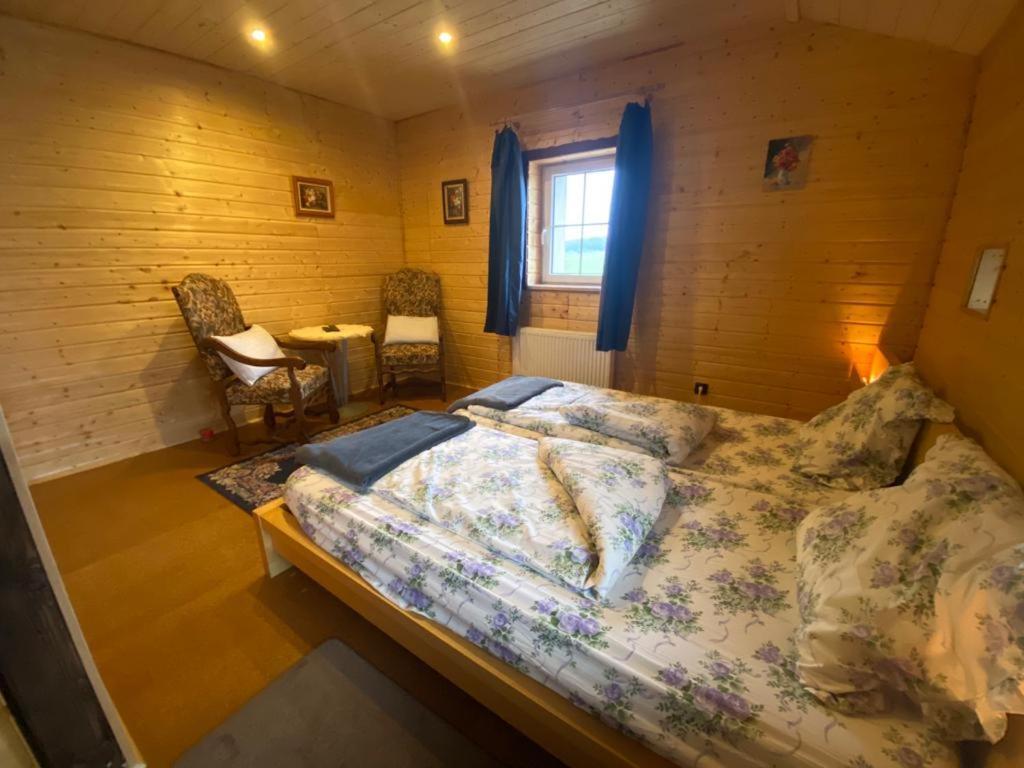 Maison Carmen - Restaurant , Meuble De Tourisme, Appartements Xertigny Eksteriør billede