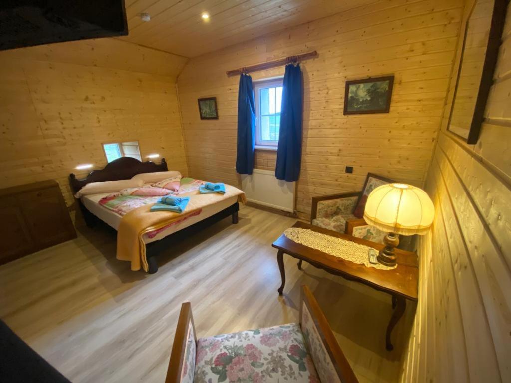 Maison Carmen - Restaurant , Meuble De Tourisme, Appartements Xertigny Eksteriør billede