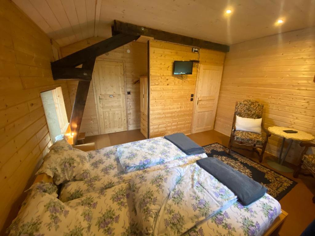 Maison Carmen - Restaurant , Meuble De Tourisme, Appartements Xertigny Eksteriør billede