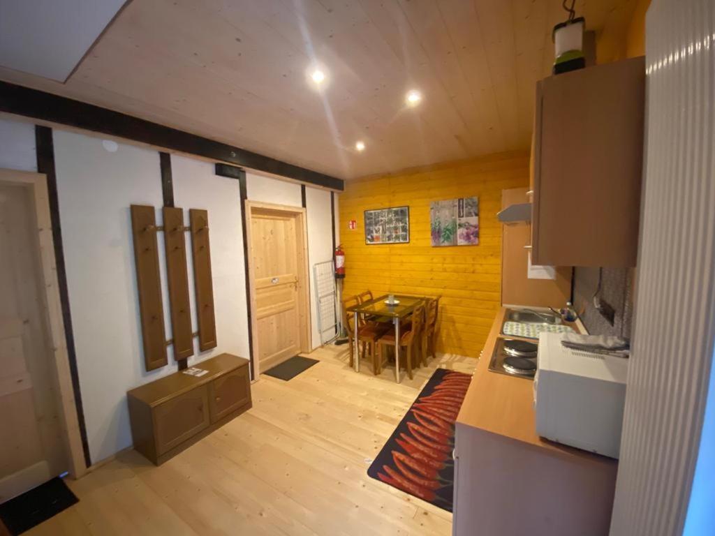 Maison Carmen - Restaurant , Meuble De Tourisme, Appartements Xertigny Eksteriør billede